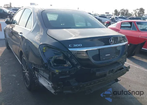 2021 Mercedes-Benz C 300 Sedan z USA, uszkodzony, nr VIN W1KWF8DB4MR612681